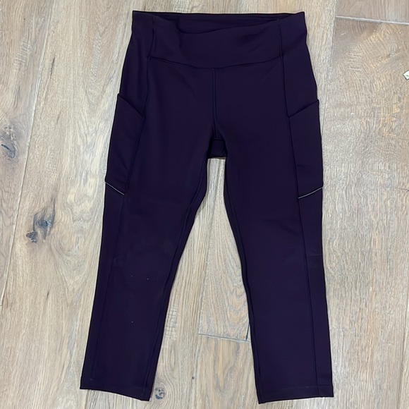 Lululemon Capri workout pants. Burgundy colour - Picture 3 of 5